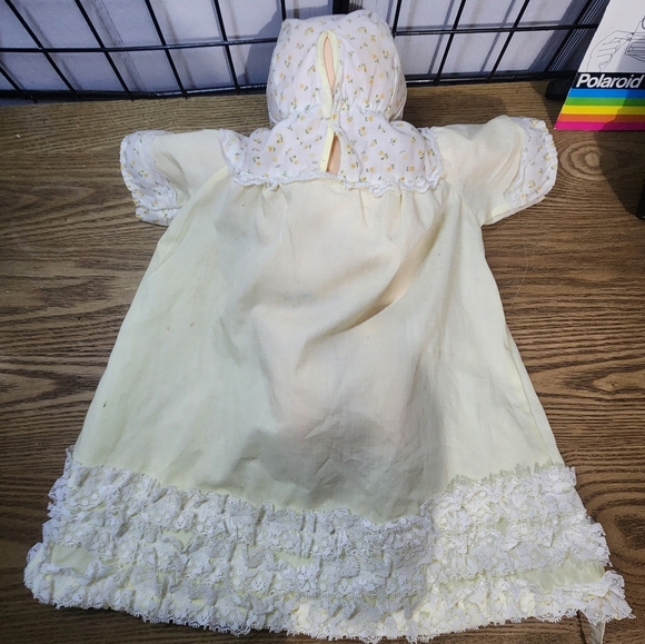 VINTAGE 1984 CABBAGE PATCH KIDS BALD PREEMIE GREEN EYES W/ YELLOW NIGHTGOWN - Picture 4 of 4